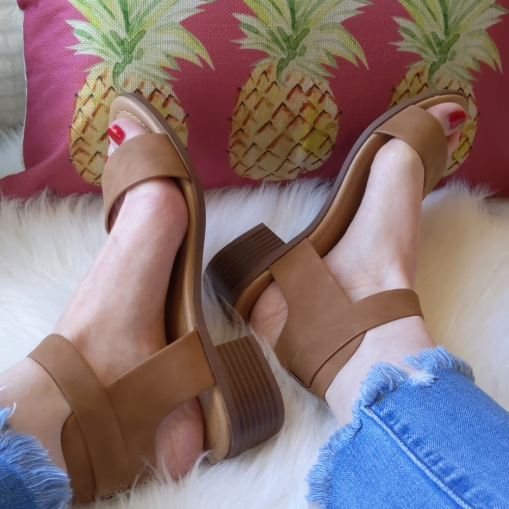 🛑 SOLD 🛑Tan Block Heel Sandal - Picture 6 of 8